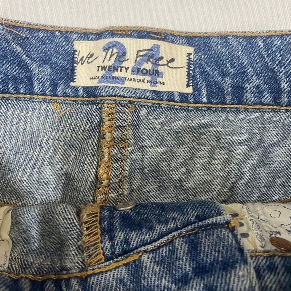 Free People Brea Cut off light wash Denim skirt raw hem size 24 - Picture 5 of 6